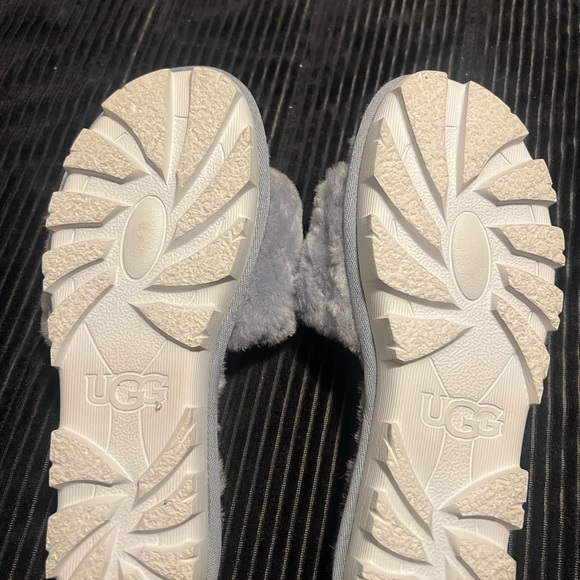 UGG - Picture 9 of 9